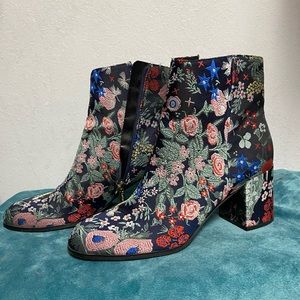 Satin embroidered booties
